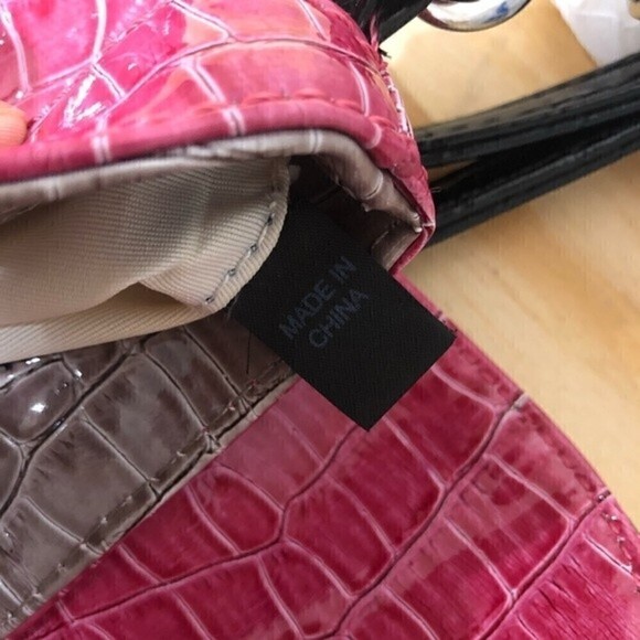 Guess Wristlet color gray‎ and pink patent leather - Picture 10 of 10